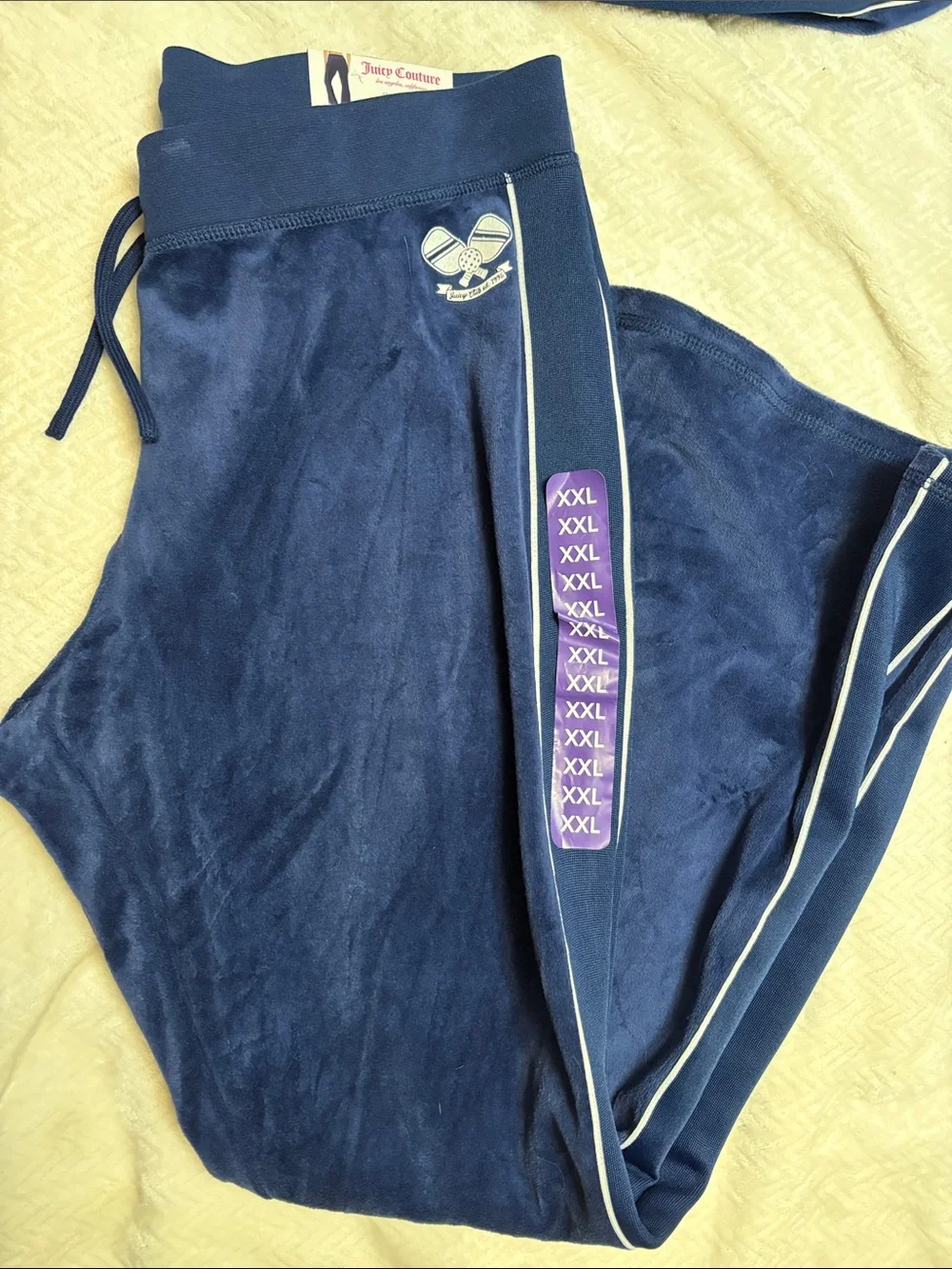 Juicy Couture Women’s Velour Set with Glitter Logo - Picture 3 of 3